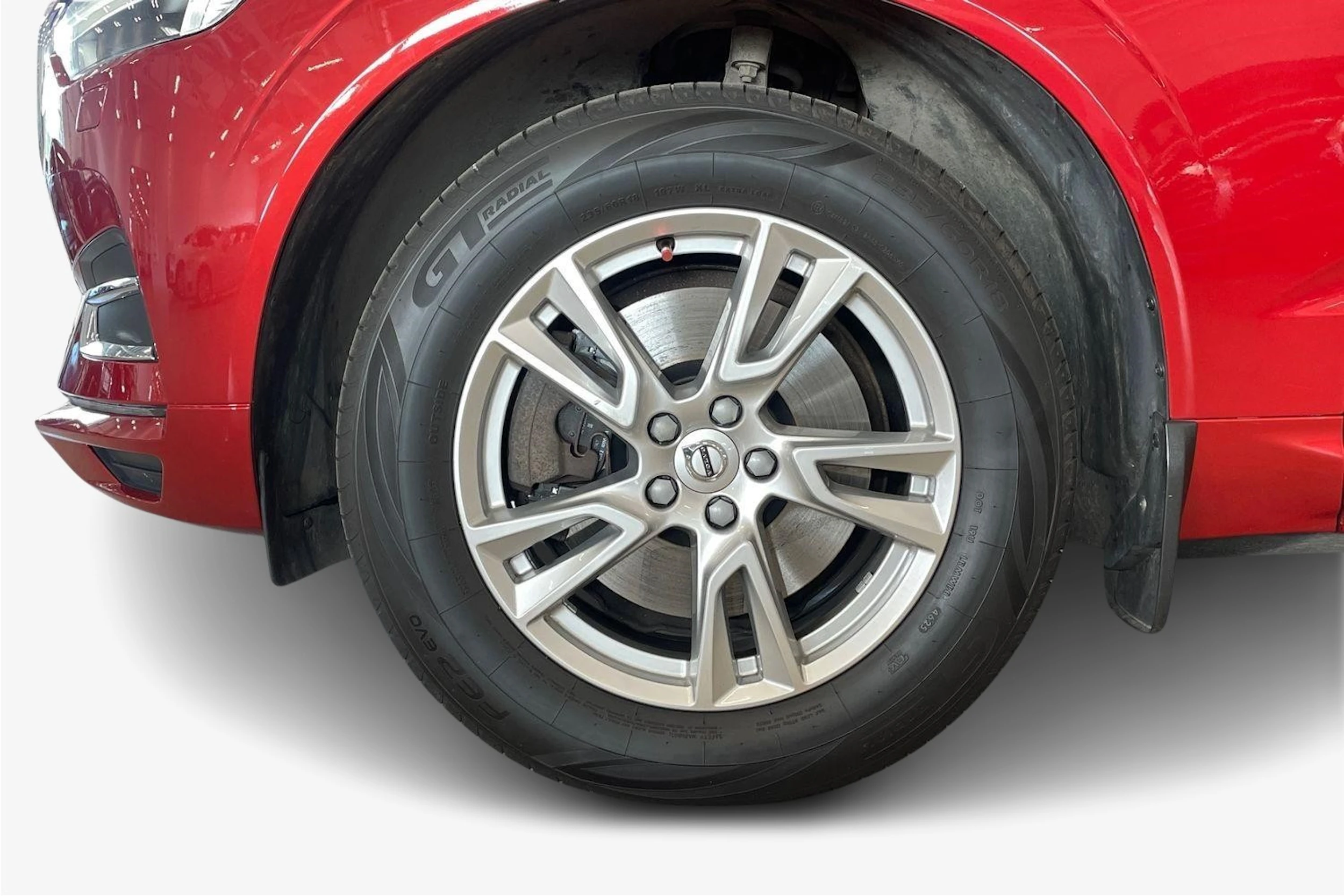punainen Volvo XC60 2018 kuva 9.