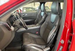punainen Volvo XC60 2018 kuva 11.
