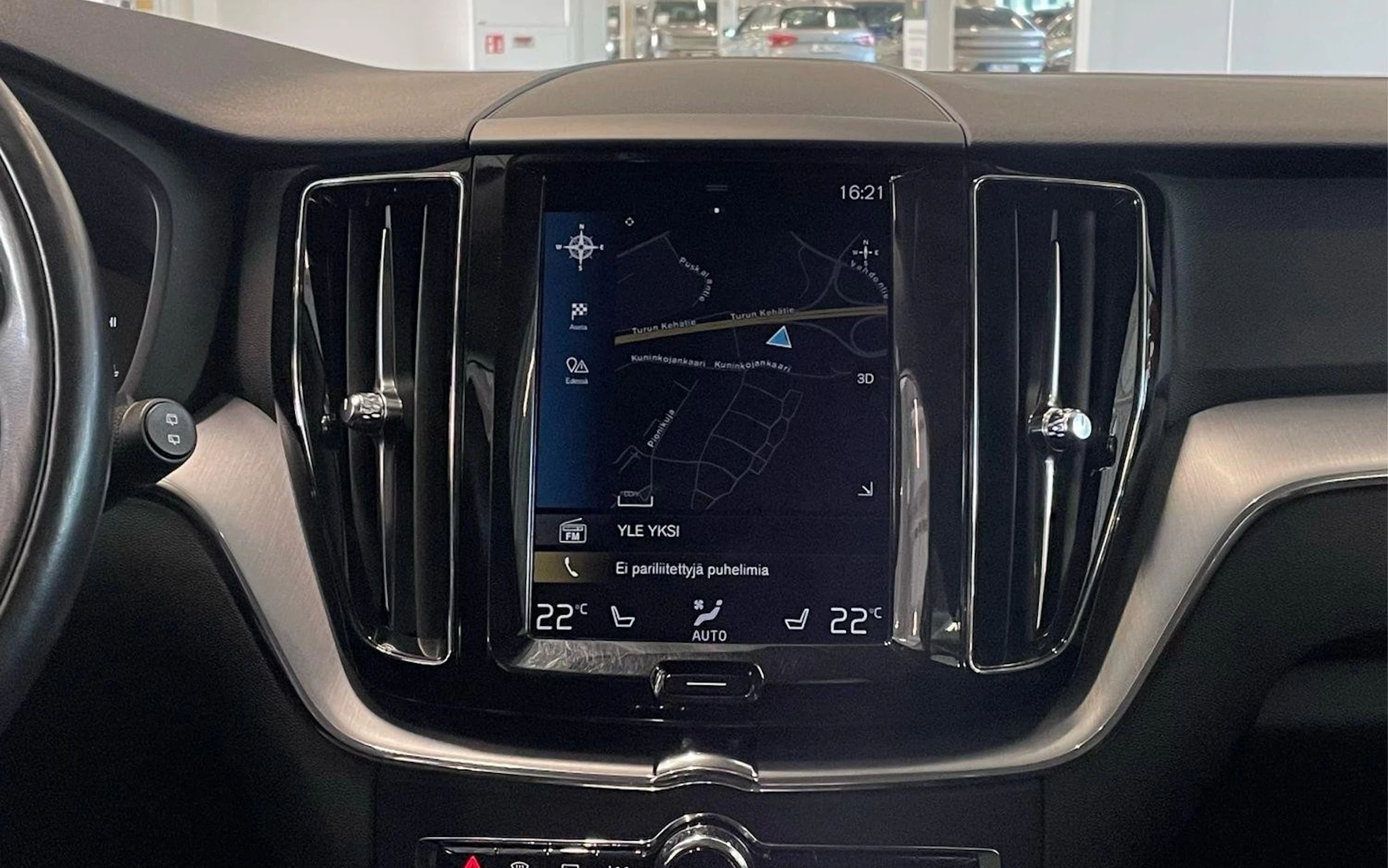 punainen Volvo XC60 2018 kuva 17.