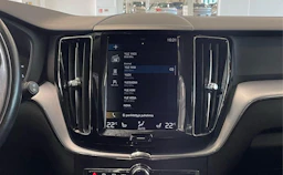 punainen Volvo XC60 2018 kuva 18.