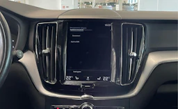 punainen Volvo XC60 2018 kuva 20.