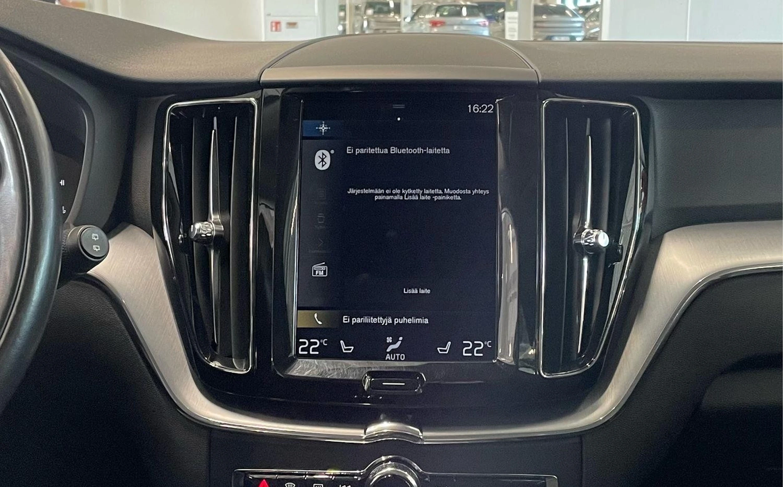 punainen Volvo XC60 2018 kuva 21.