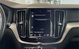 punainen Volvo XC60 2018 kuva 21.
