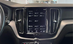 punainen Volvo XC60 2018 kuva 22.