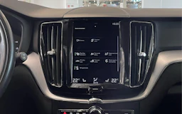 punainen Volvo XC60 2018 kuva 23.