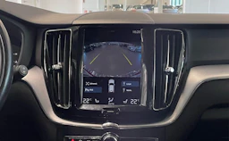 punainen Volvo XC60 2018 kuva 24.