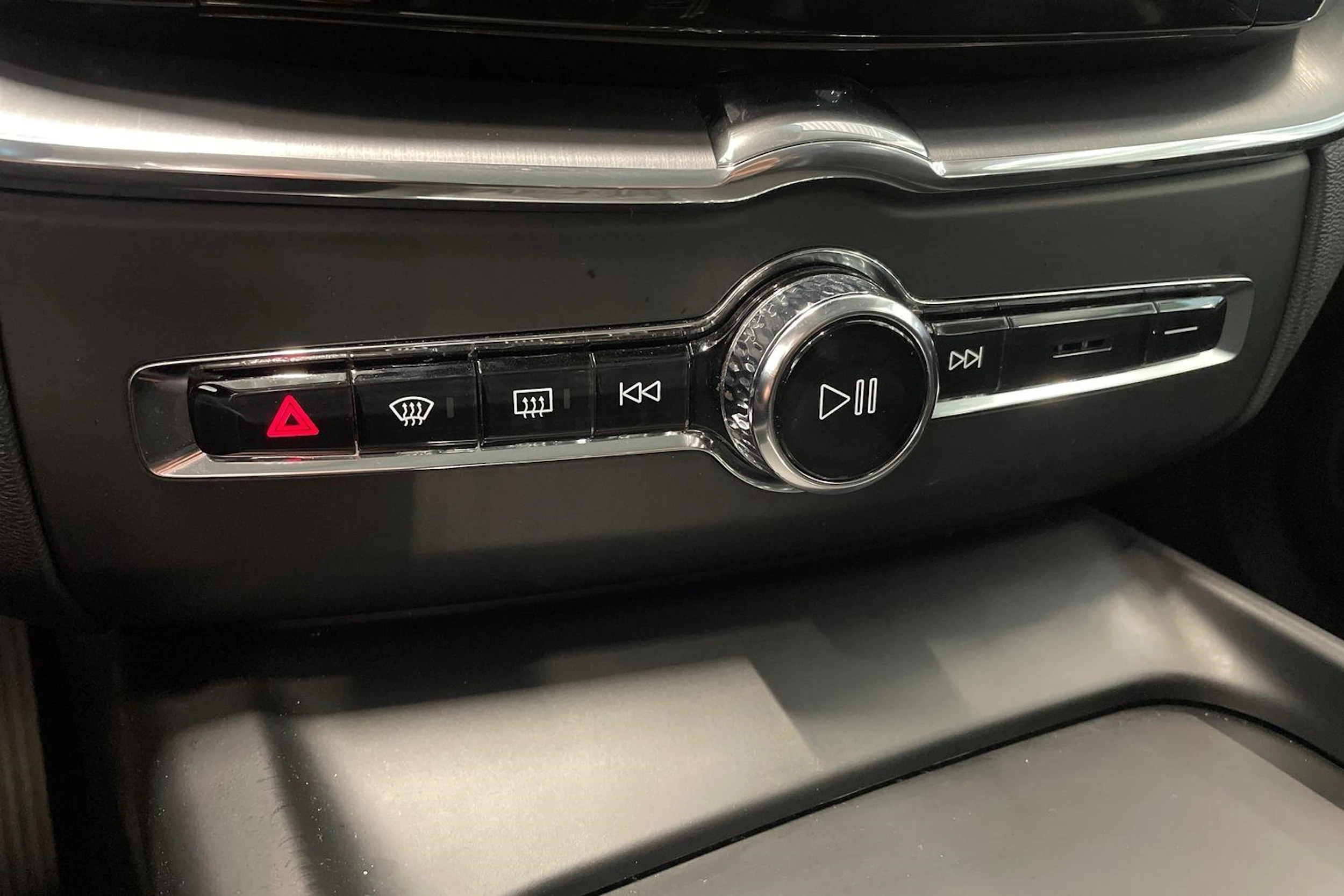 punainen Volvo XC60 2018 kuva 25.