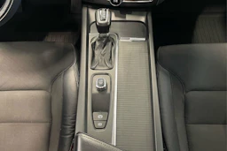 punainen Volvo XC60 2018 kuva 26.