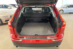 punainen Volvo XC60 2018 kuva 28.