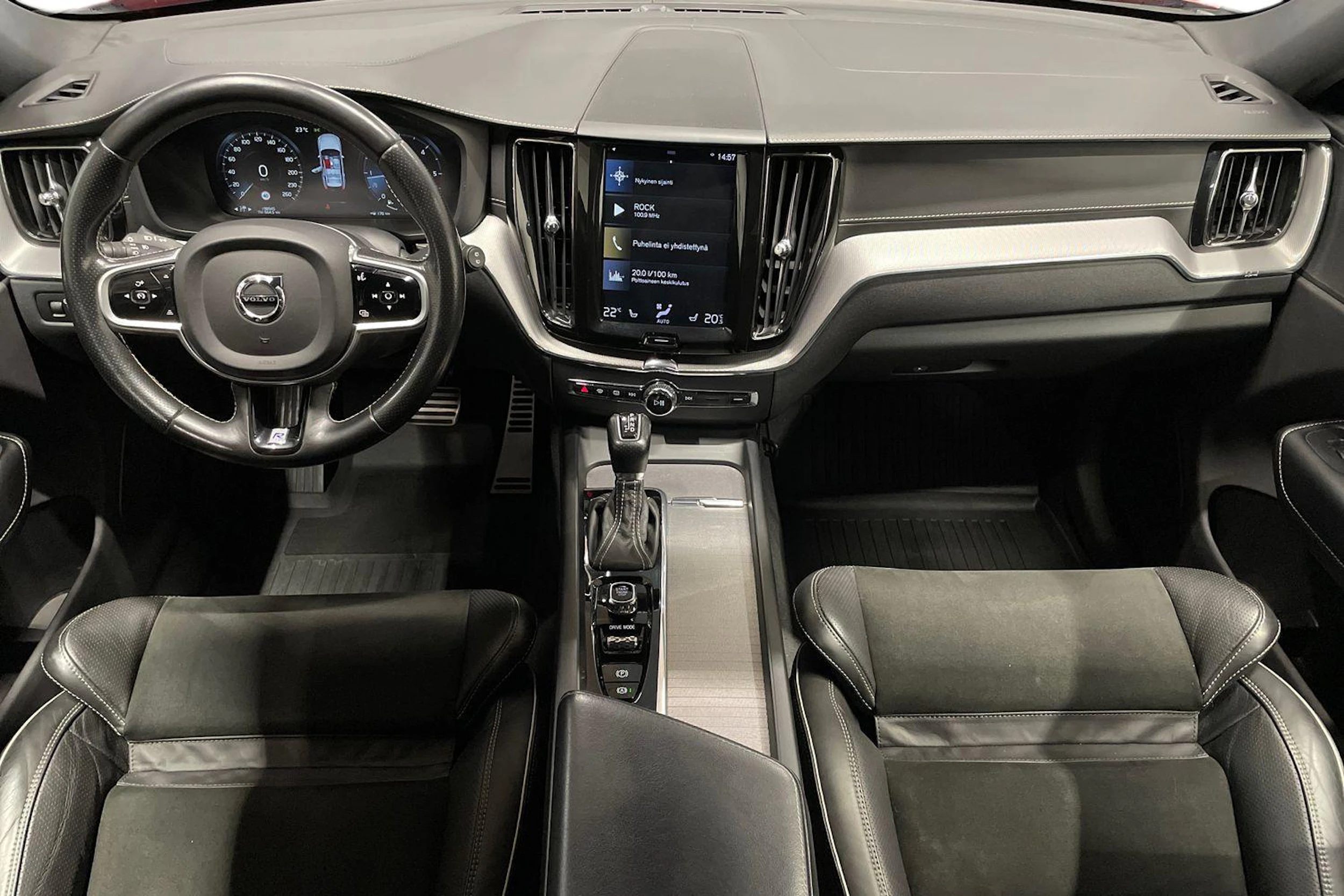 Punainen Volvo XC60 2019 kuva 7.