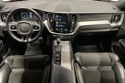 Punainen Volvo XC60 2019 kuva 7.