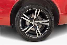 Punainen Volvo XC60 2019 kuva 9.