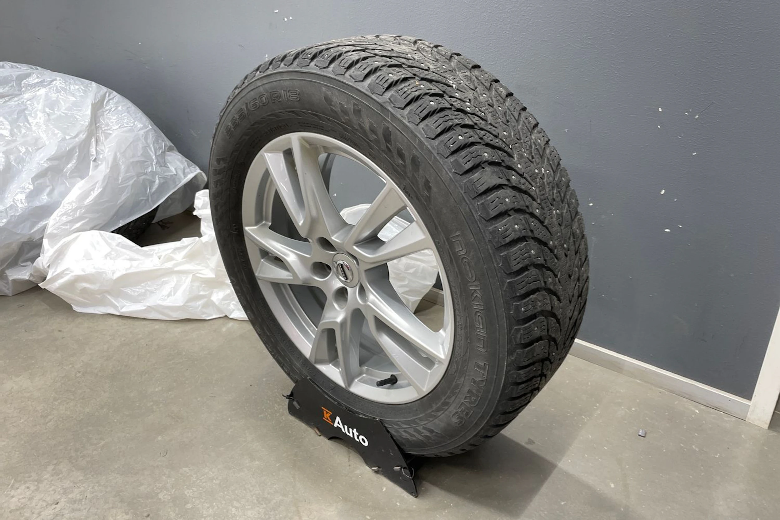 Punainen Volvo XC60 2019 kuva 11.