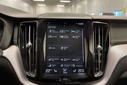 Punainen Volvo XC60 2019 kuva 14.