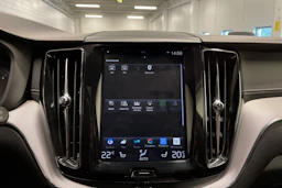 Punainen Volvo XC60 2019 kuva 16.