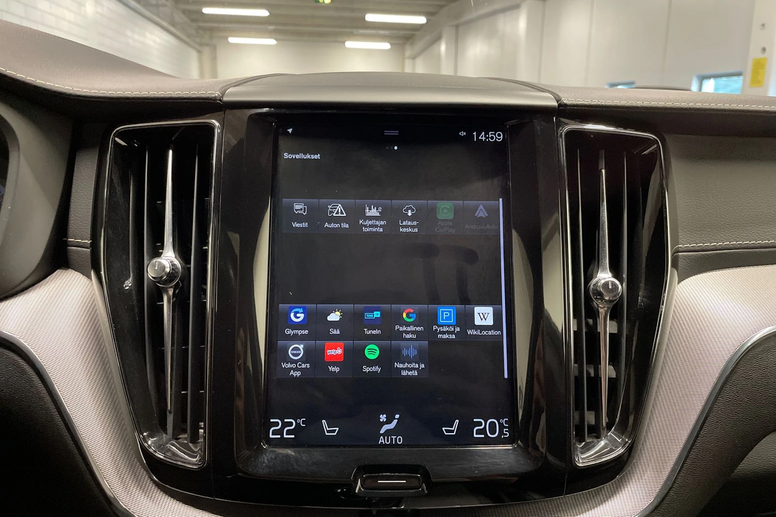 Punainen Volvo XC60 2019 kuva 17.