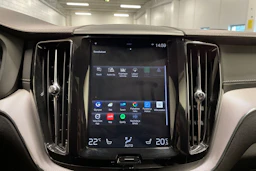 Punainen Volvo XC60 2019 kuva 17.