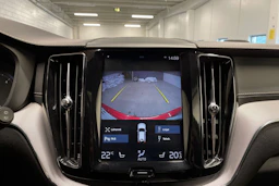 Punainen Volvo XC60 2019 kuva 18.