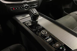 Punainen Volvo XC60 2019 kuva 19.