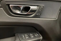 Punainen Volvo XC60 2019 kuva 23.