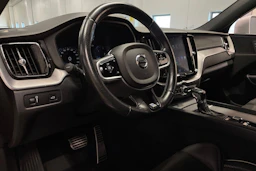 Punainen Volvo XC60 2019 kuva 25.