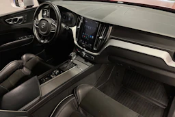 Punainen Volvo XC60 2019 kuva 27.