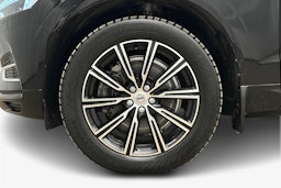 musta Volvo XC60 2018 kuva 11.