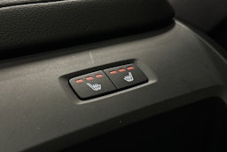 musta Volvo XC60 2018 kuva 17.