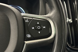 musta Volvo XC60 2018 kuva 21.