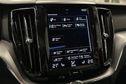 musta Volvo XC60 2018 kuva 24.