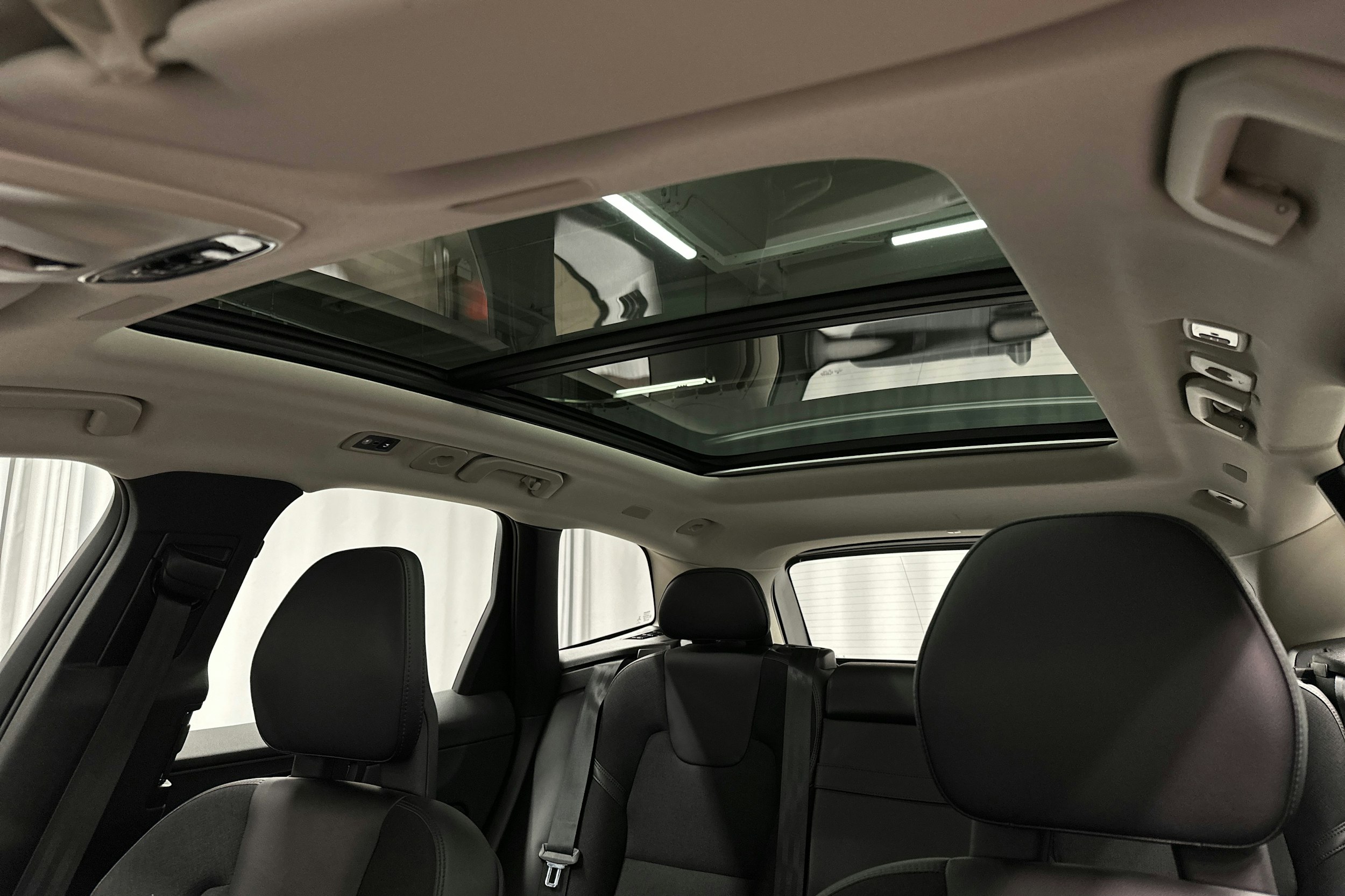 musta Volvo XC60 2018 kuva 26.