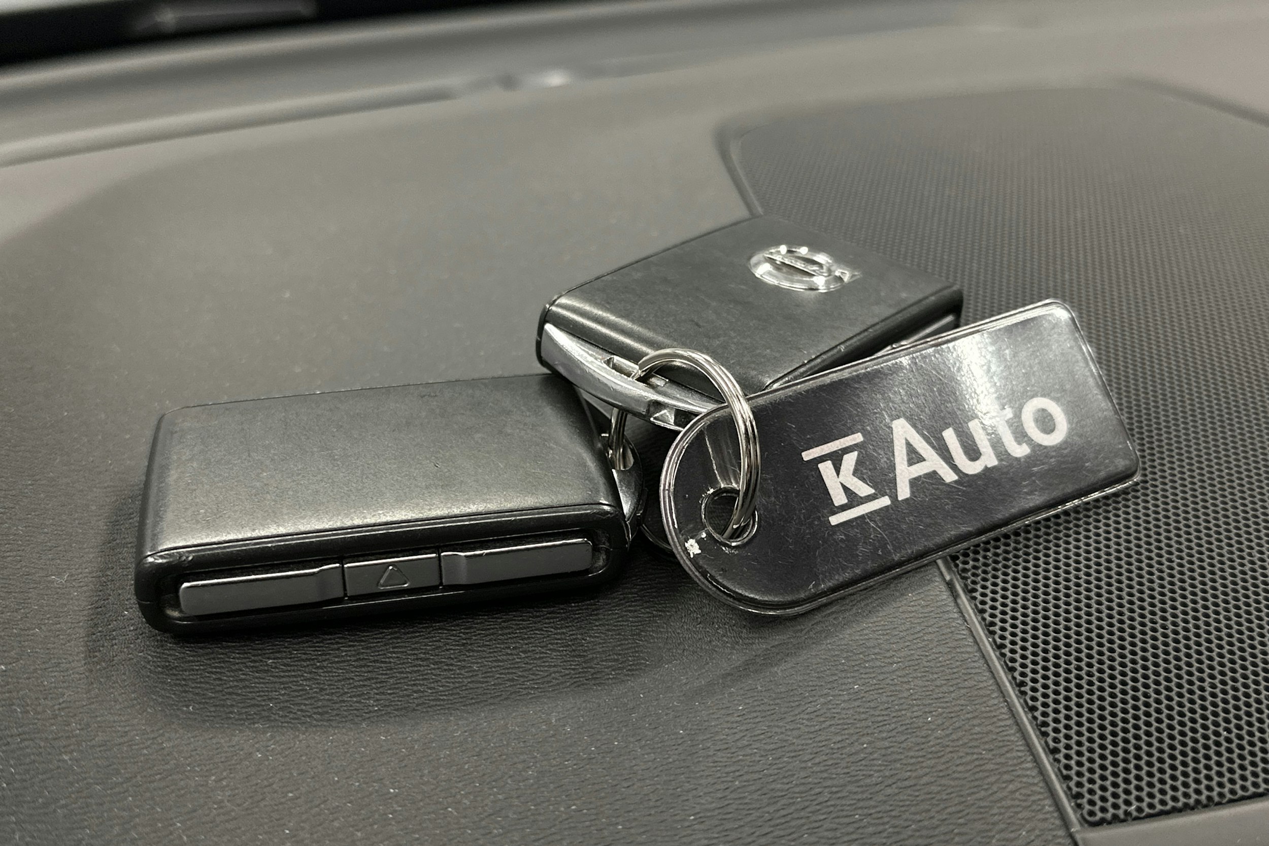 musta Volvo XC60 2018 kuva 27.