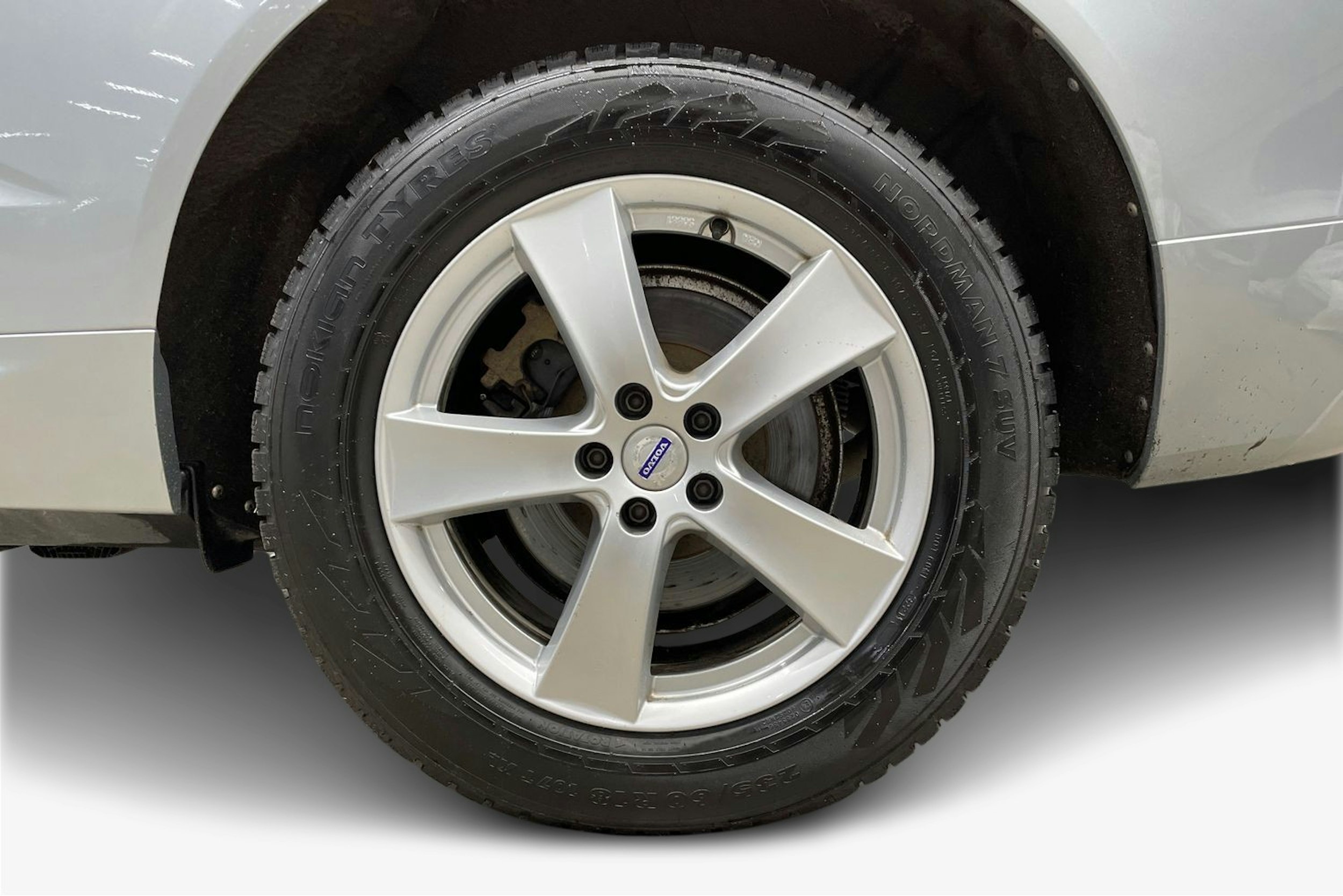 harmaa Volvo XC60 2018 kuva 11.