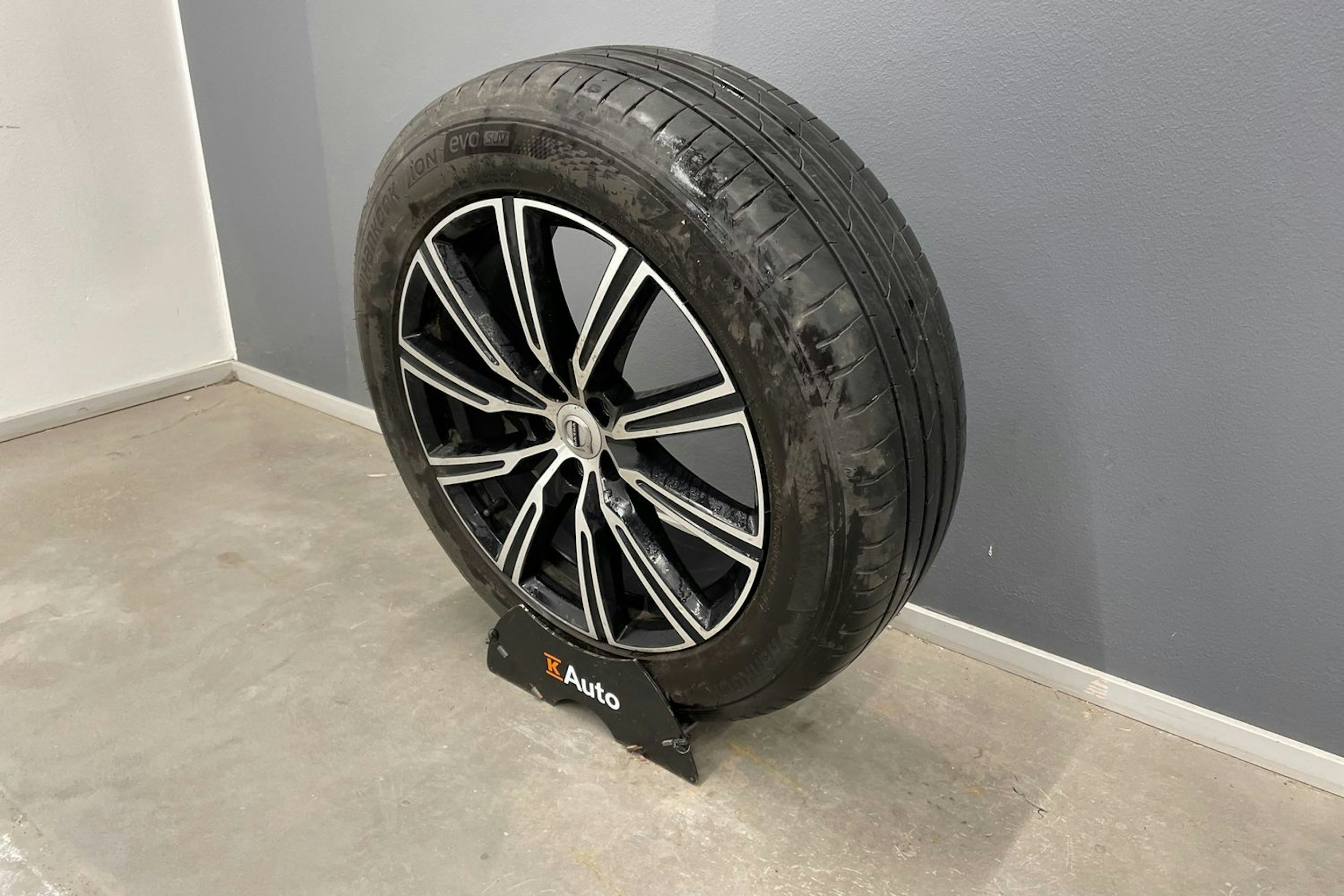 harmaa Volvo XC60 2018 kuva 14.