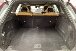 harmaa Volvo XC60 2018 kuva 15.