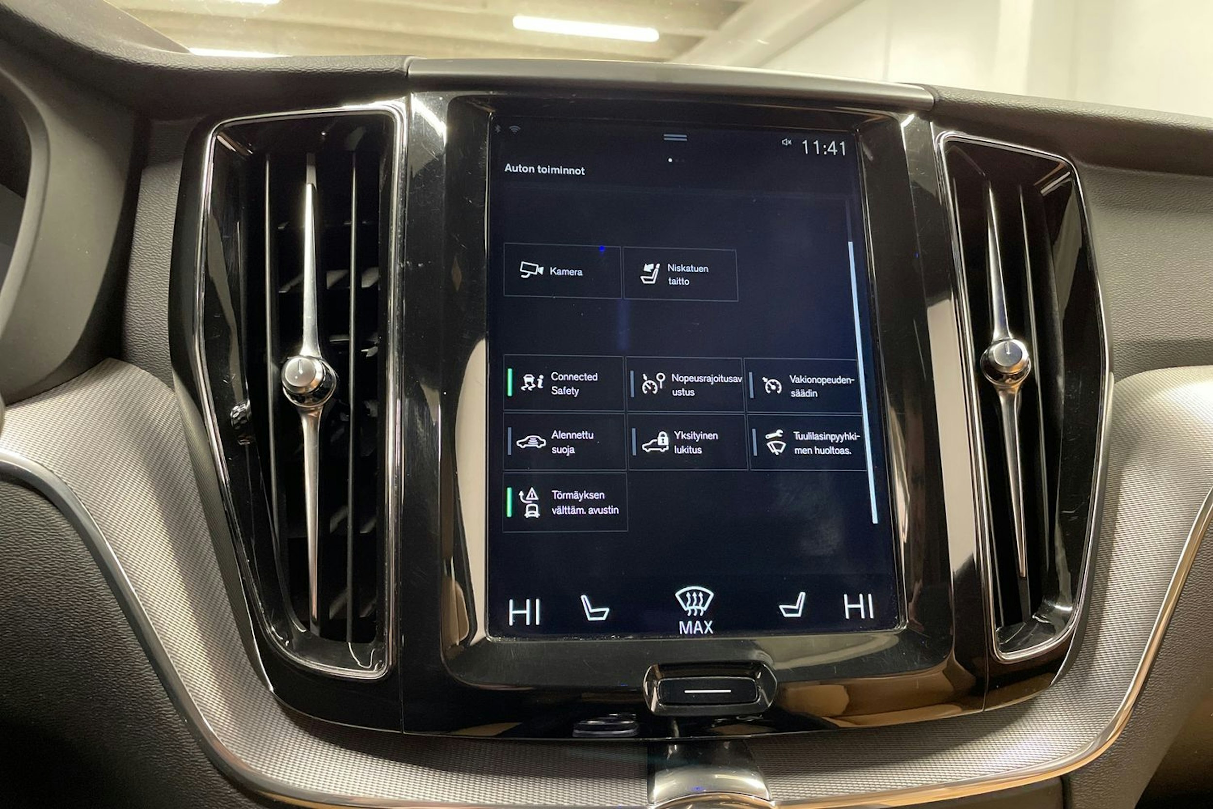 harmaa Volvo XC60 2018 kuva 19.