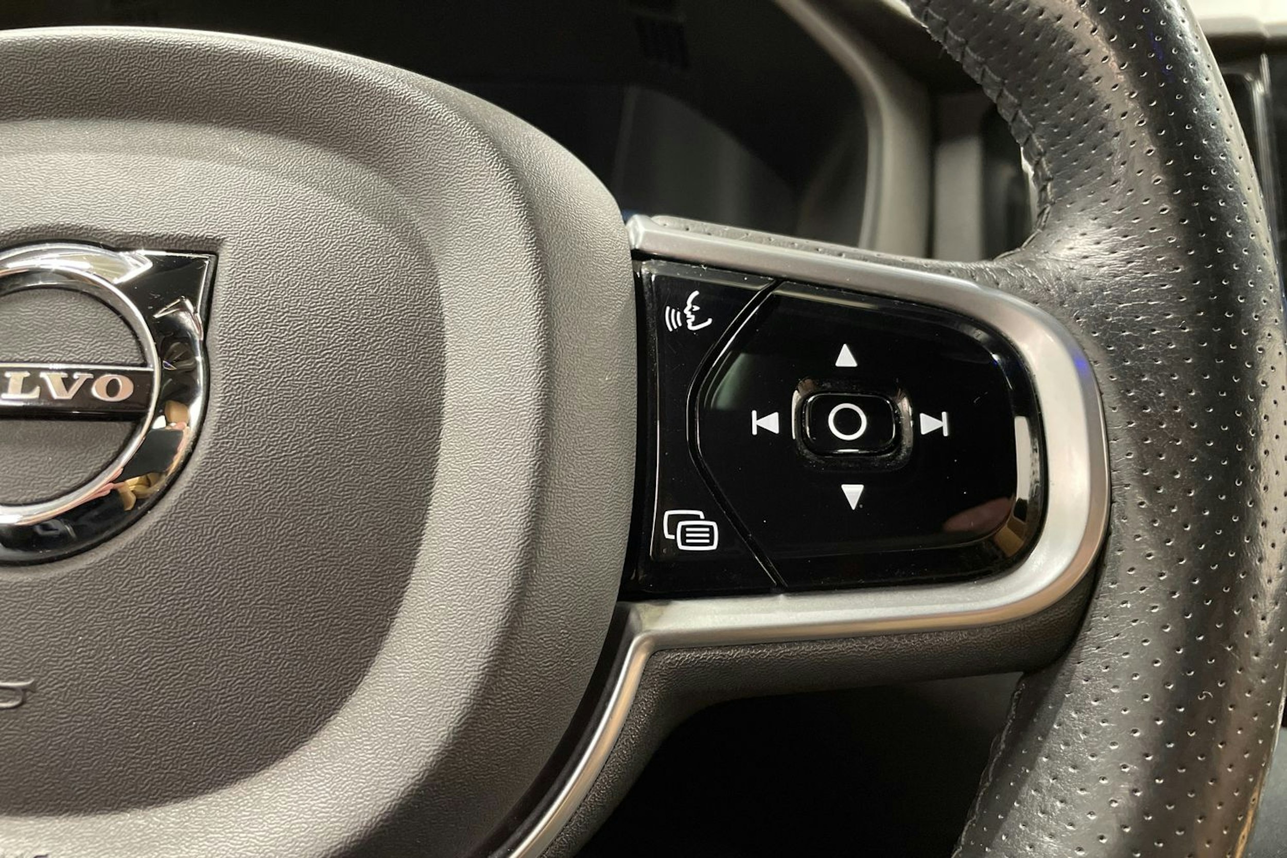 harmaa Volvo XC60 2018 kuva 25.