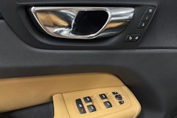 harmaa Volvo XC60 2018 kuva 26.