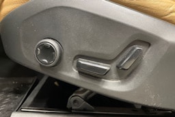 harmaa Volvo XC60 2018 kuva 27.