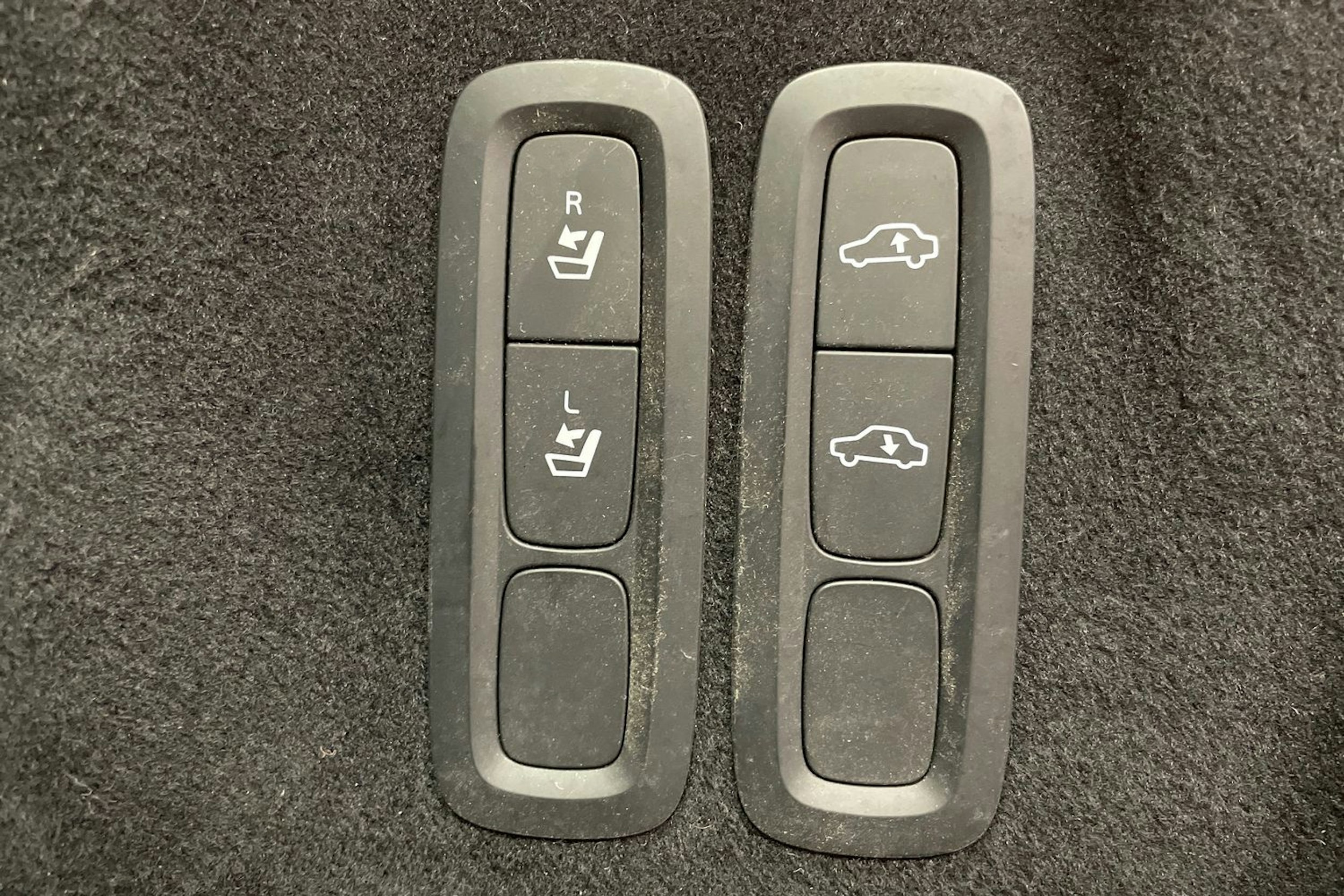 harmaa Volvo XC60 2018 kuva 32.