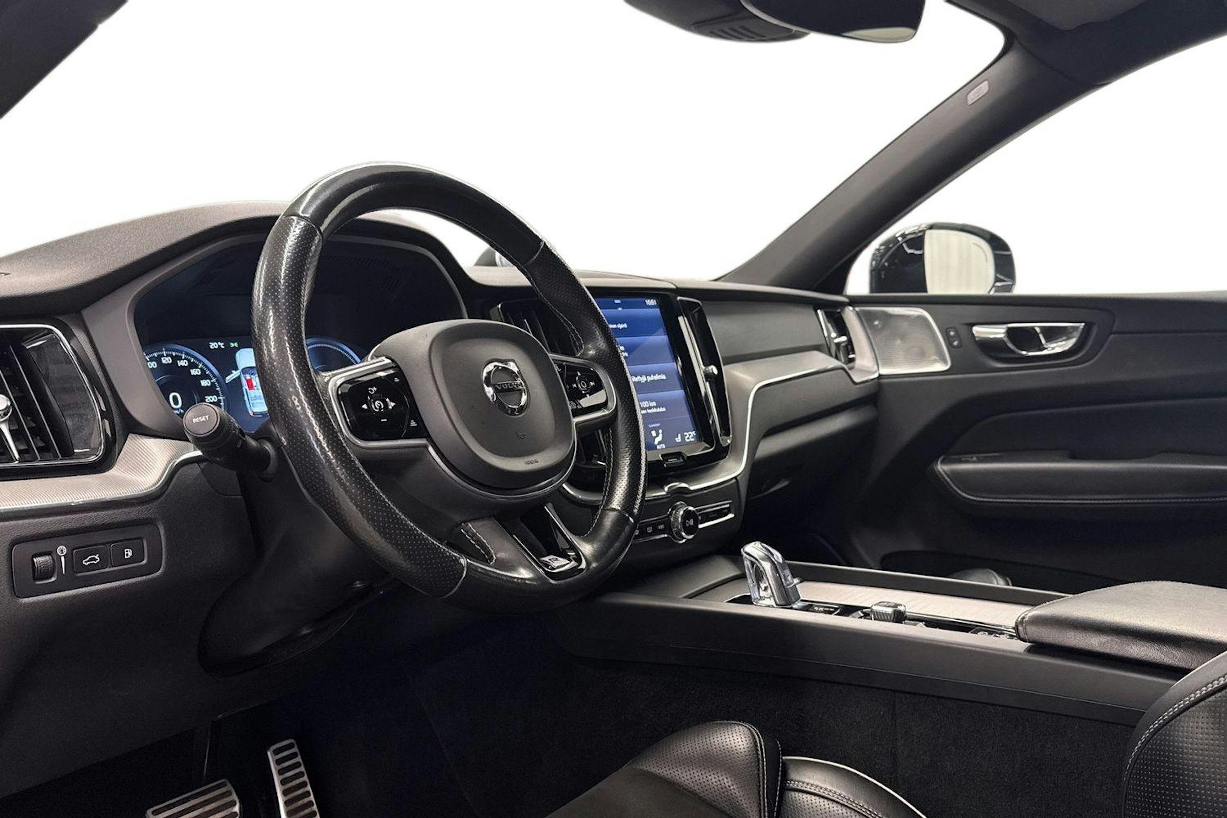musta Volvo XC60 2018 kuva 7.