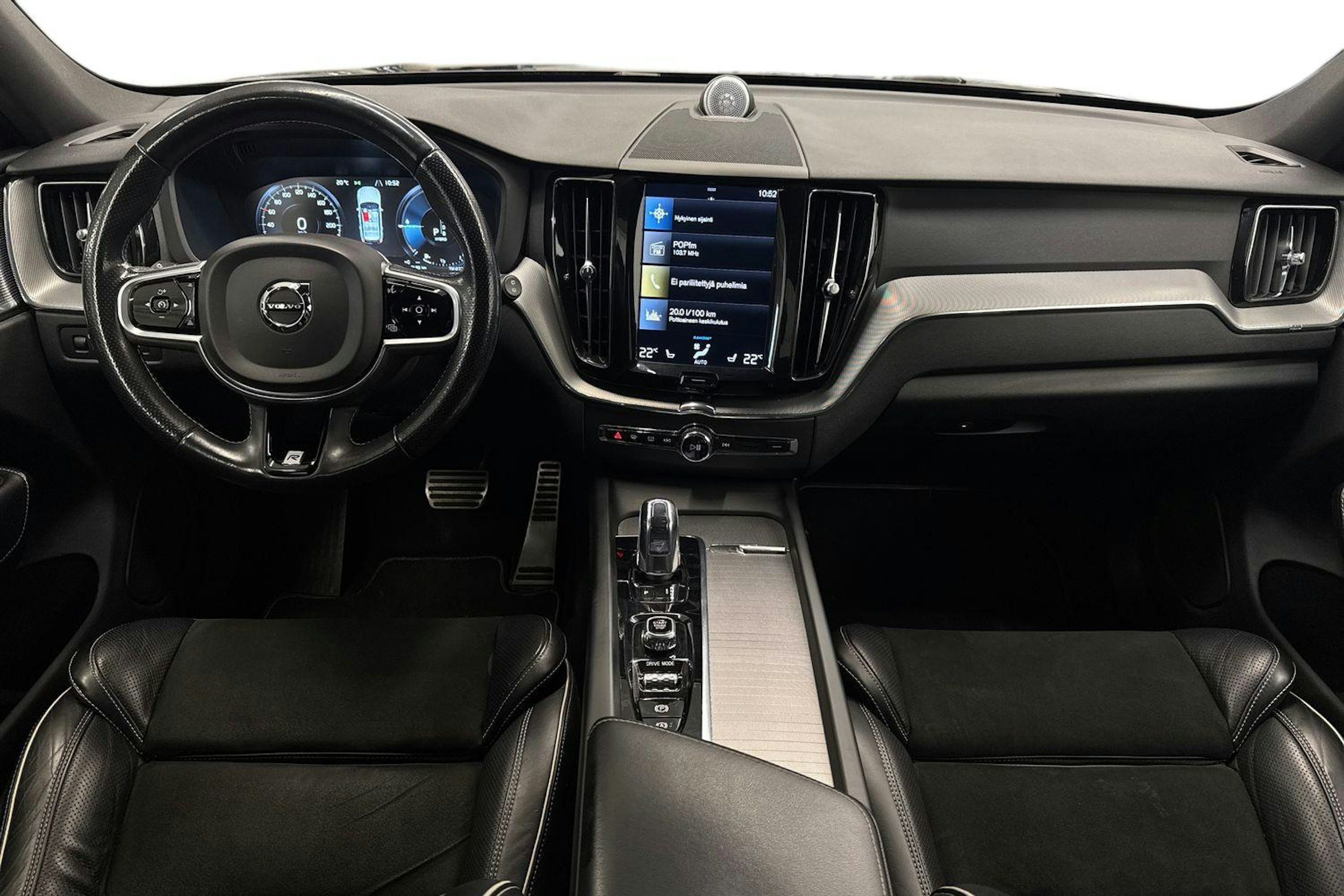 musta Volvo XC60 2018 kuva 9.