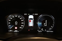musta Volvo XC60 2018 kuva 18.