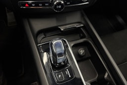 musta Volvo XC60 2018 kuva 23.