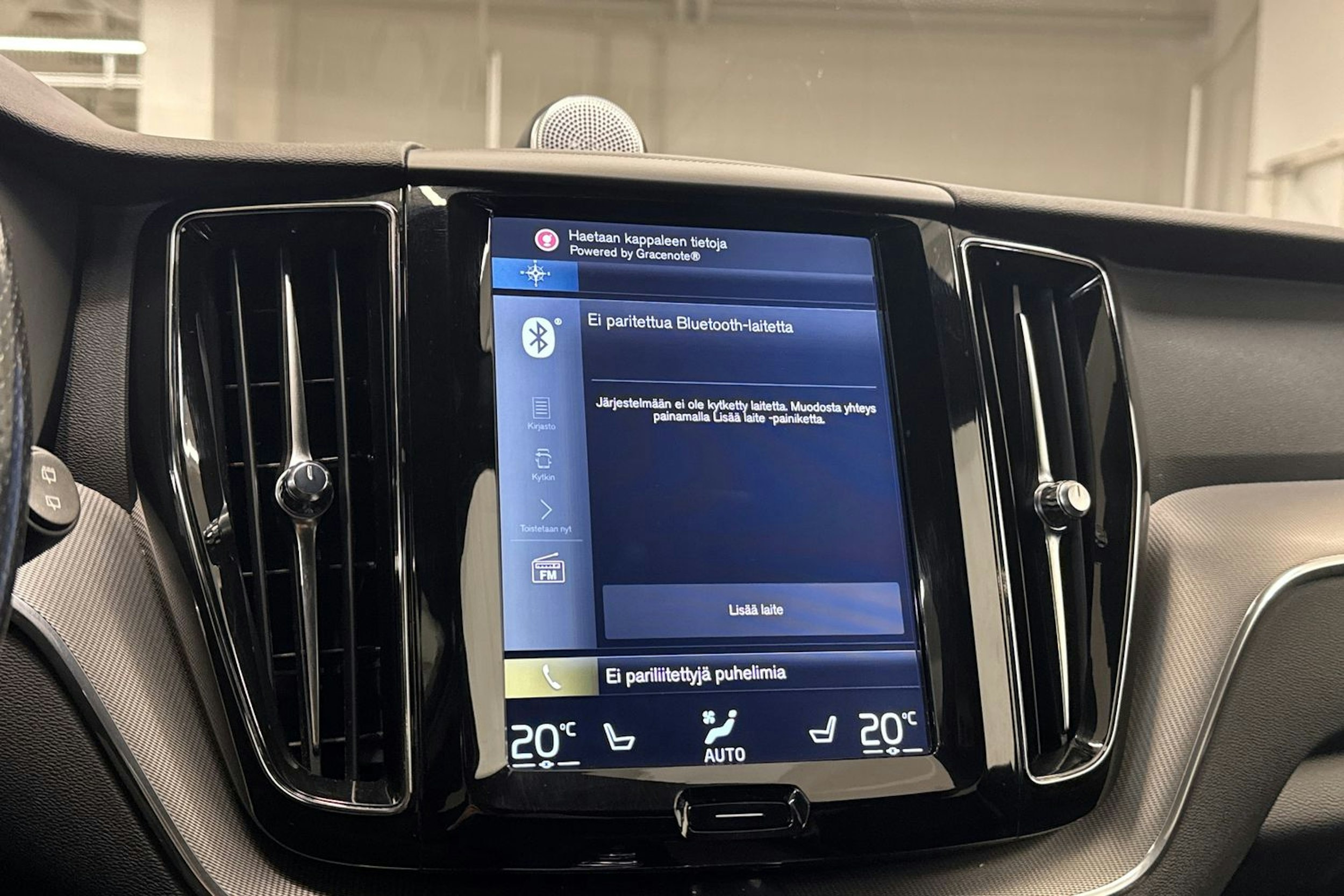 musta Volvo XC60 2018 kuva 27.