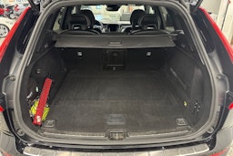 musta Volvo XC60 2018 kuva 38.