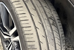 musta Volvo XC60 2018 kuva 41.