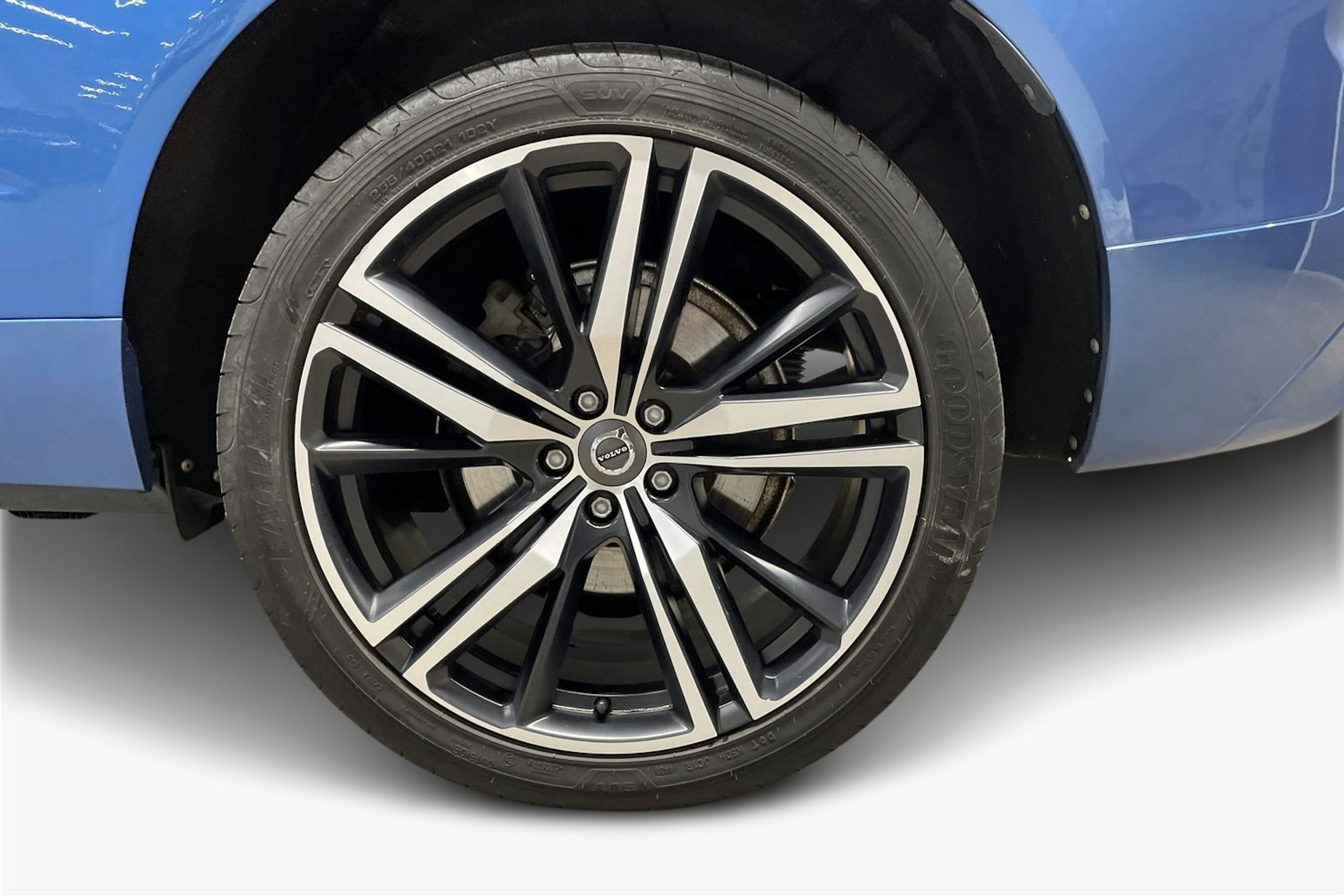 sininen Volvo XC60 2018 kuva 11.