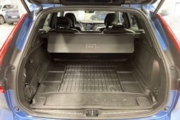 sininen Volvo XC60 2018 kuva 14.