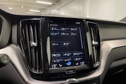 sininen Volvo XC60 2018 kuva 16.